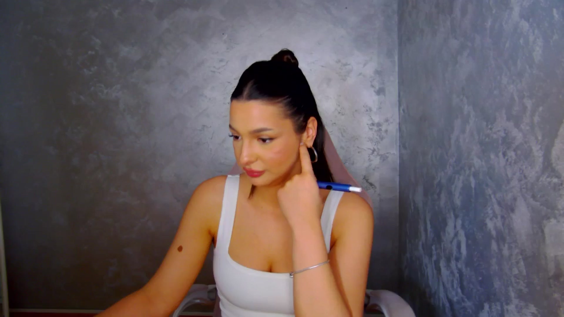 Gallery image thumbnail from WonderWomann's myfreecams stream on, 03/07/2026, 18:46 image 11 of 20