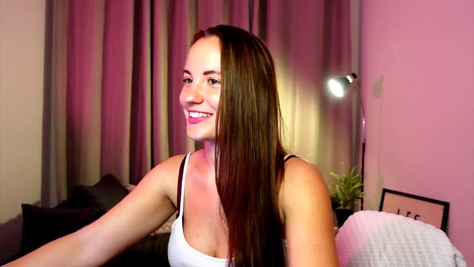 Gallery image thumbnail from Wonderr_Woman's myfreecams stream on, 09/29/2024, 12:13 image 11 of 20