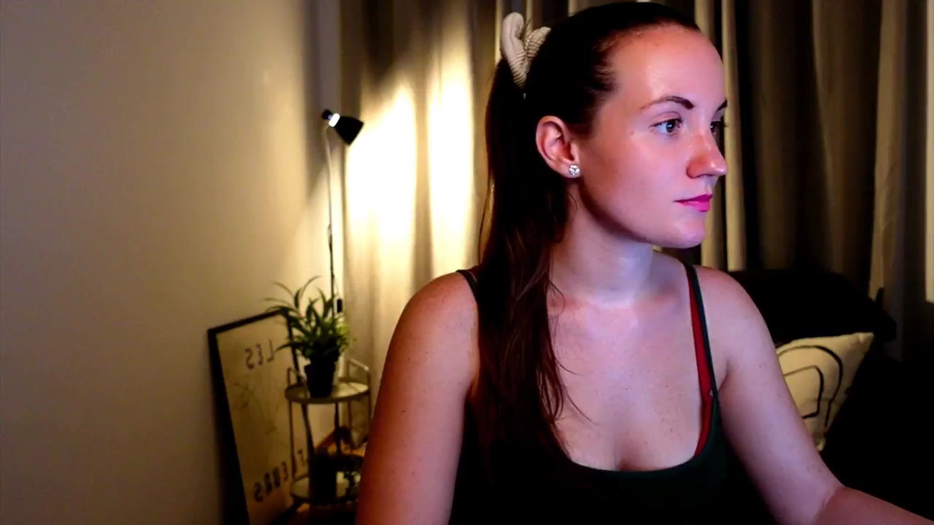 Gallery image thumbnail from Wonderr_Woman's myfreecams stream on, 10/06/2024, 22:15 image 10 of 20