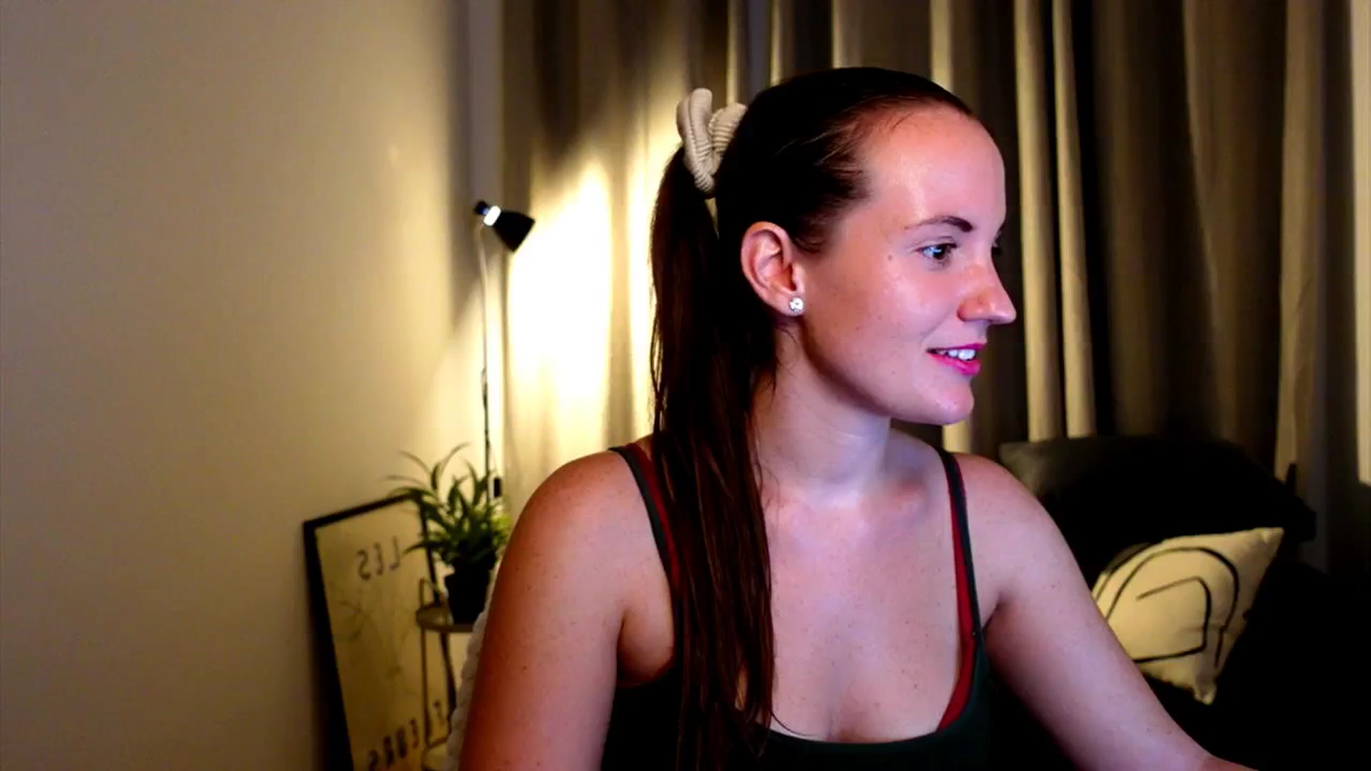 Gallery image thumbnail from Wonderr_Woman's myfreecams stream on, 10/06/2024, 22:15 image 3 of 20