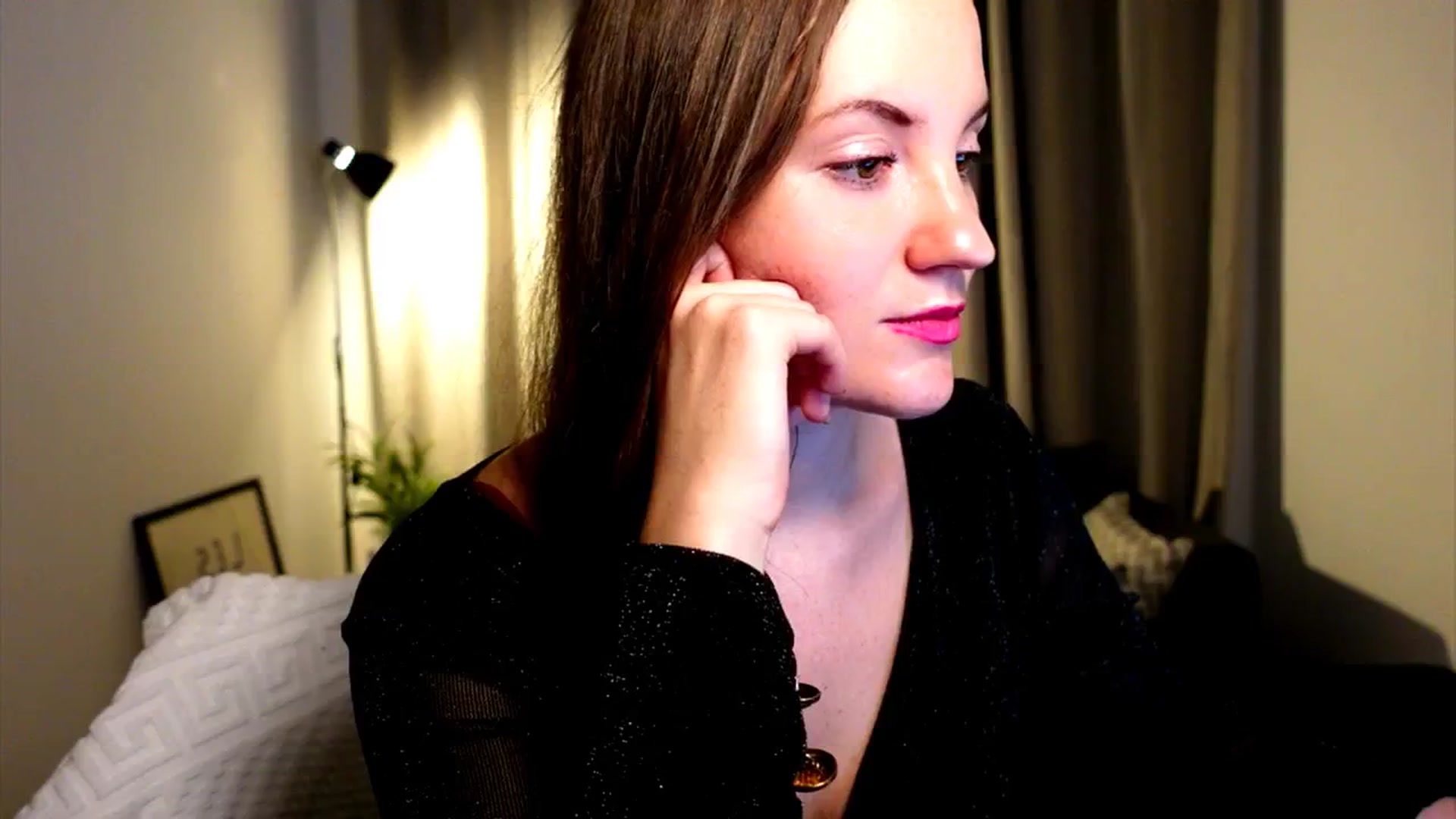 Gallery image thumbnail from Wonderr_Woman's myfreecams stream on, 10/13/2024, 12:09 image 14 of 20