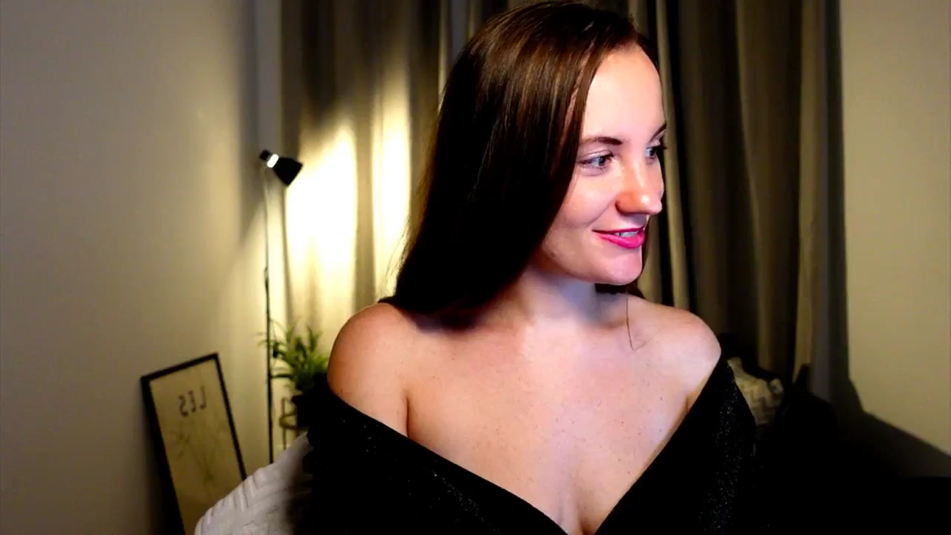 Gallery image thumbnail from Wonderr_Woman's myfreecams stream on, 10/13/2024, 12:09 image 9 of 20