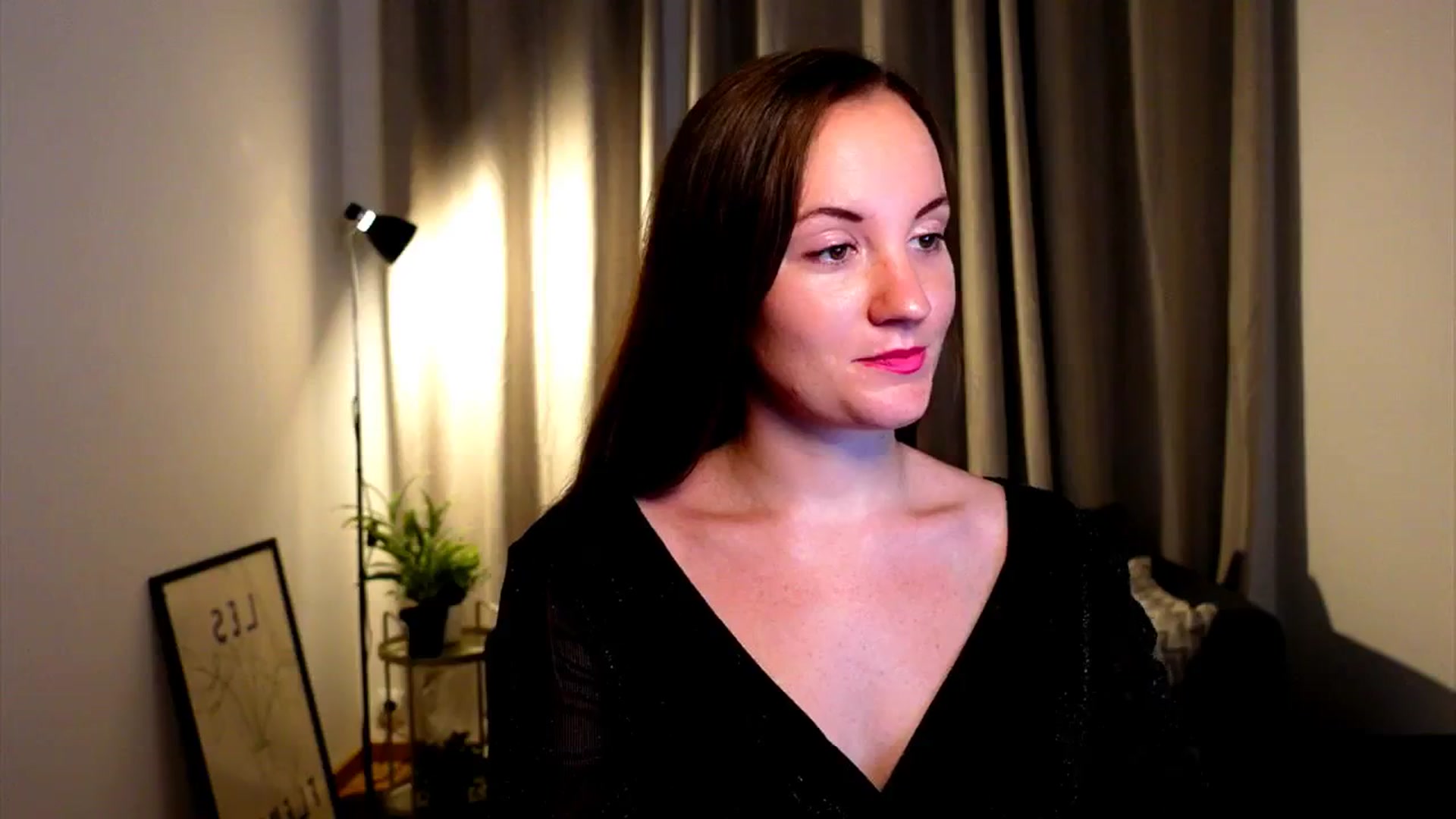 Gallery image thumbnail from Wonderr_Woman's myfreecams stream on, 10/13/2024, 14:07 image 4 of 20