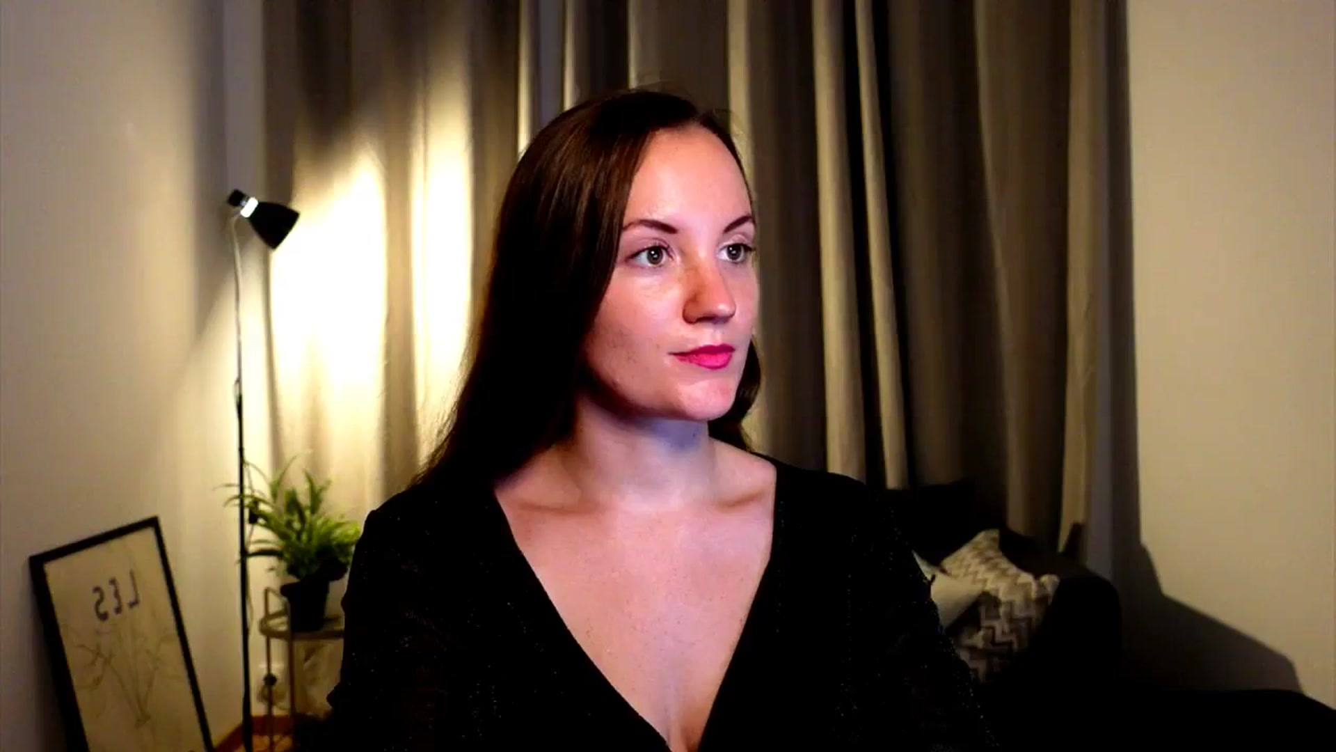 Gallery image thumbnail from Wonderr_Woman's myfreecams stream on, 10/13/2024, 14:07 image 10 of 20