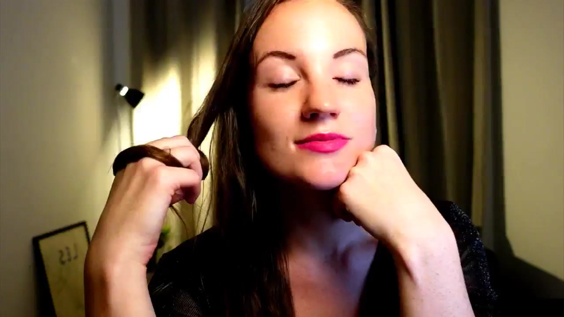 Gallery image thumbnail from Wonderr_Woman's myfreecams stream on, 10/13/2024, 18:16 image 19 of 20