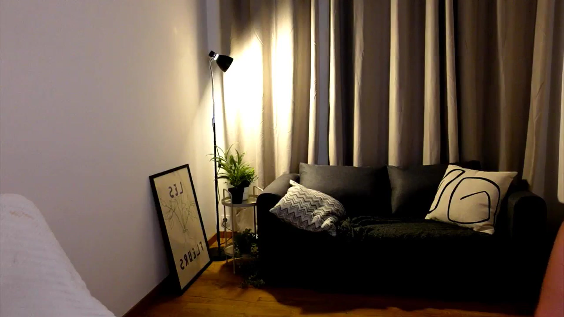 Gallery image thumbnail from Wonderr_Woman's myfreecams stream on, 10/15/2024, 18:45 image 6 of 20