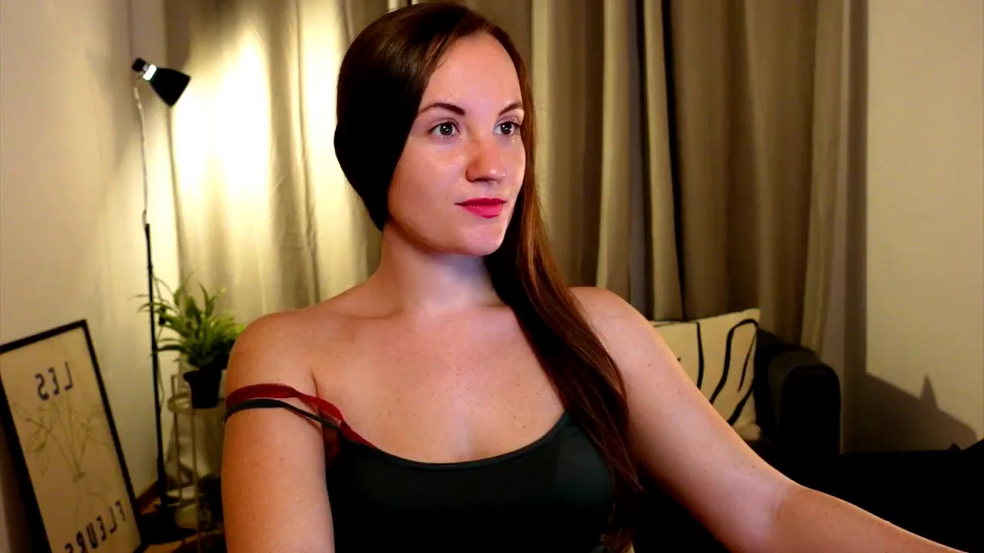 Gallery image thumbnail from Wonderr_Woman's myfreecams stream on, 10/17/2024, 13:34 image 12 of 20