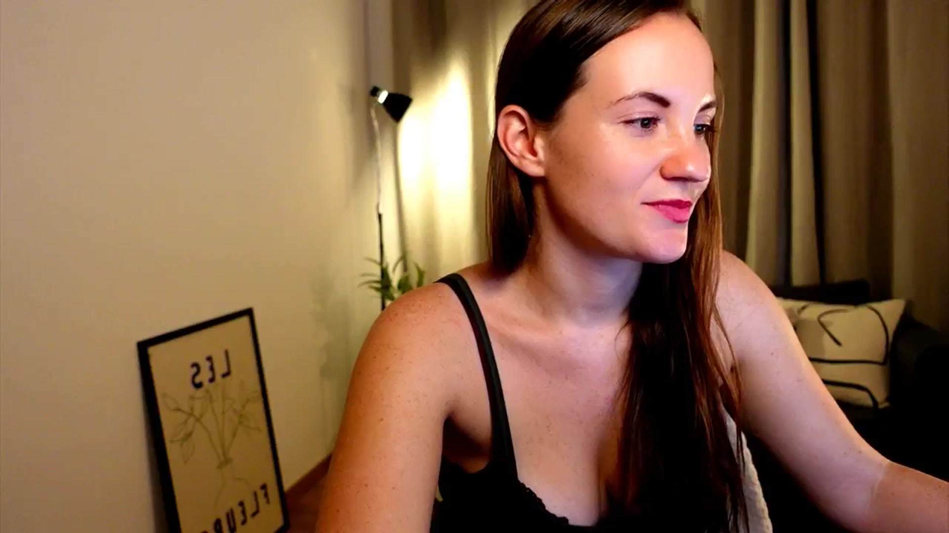 Gallery image thumbnail from Wonderr_Woman's myfreecams stream on, 10/18/2024, 14:50 image 13 of 20