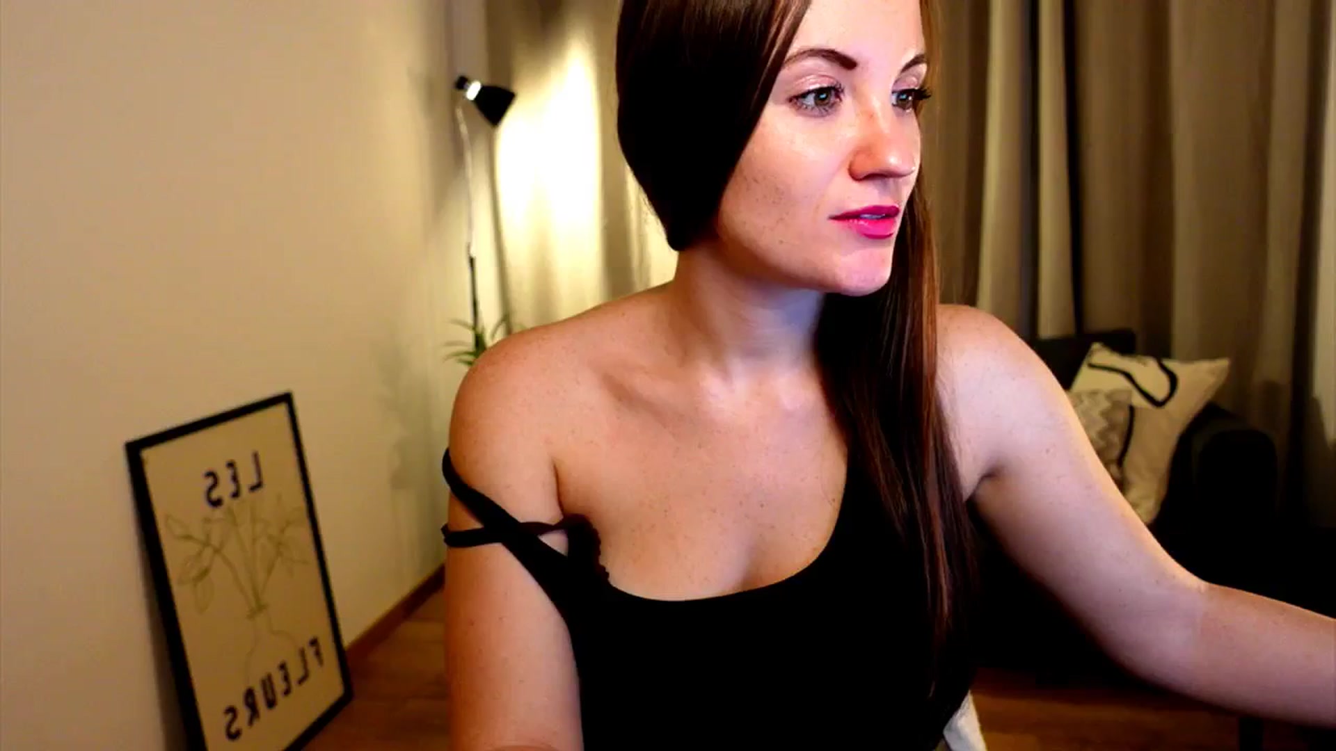Gallery image thumbnail from Wonderr_Woman's myfreecams stream on, 10/20/2024, 19:34 image 12 of 20