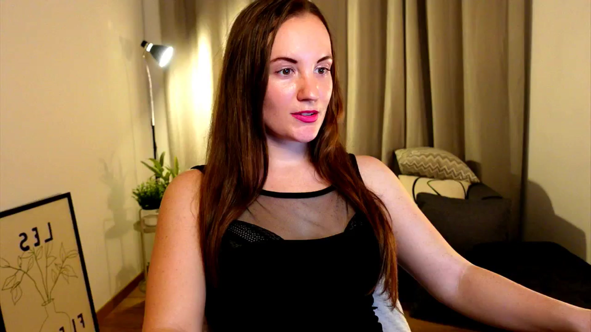 Gallery image thumbnail from Wonderr_Woman's myfreecams stream on, 10/31/2024, 19:04 image 5 of 20