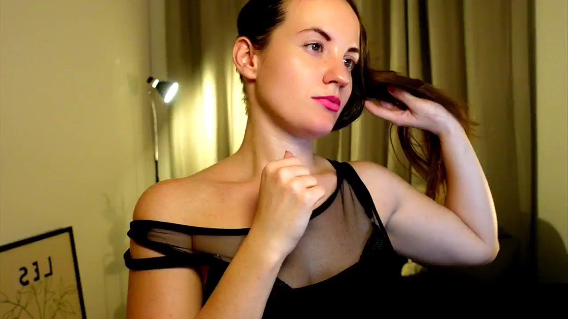 Gallery image thumbnail from Wonderr_Woman's myfreecams stream on, 10/31/2024, 20:11 image 16 of 20
