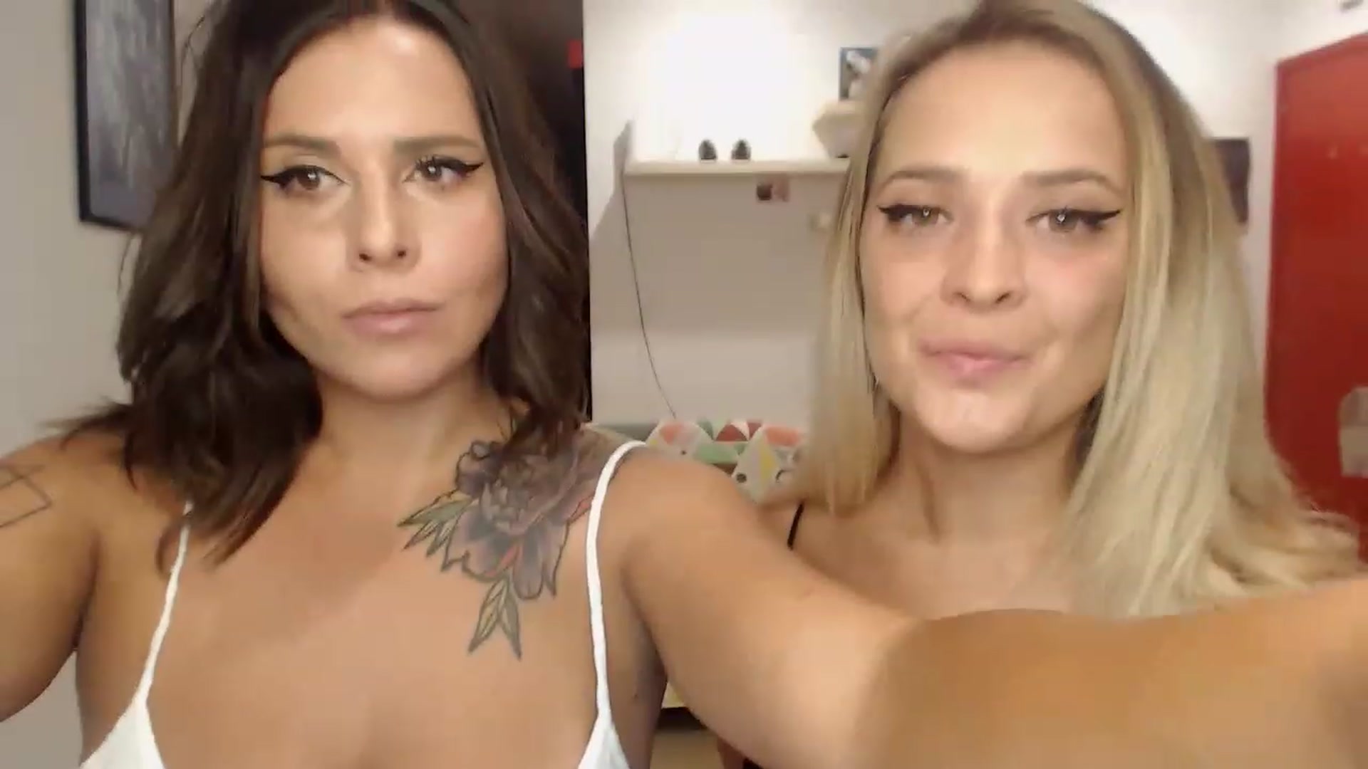 Gallery image thumbnail from WondersGirlsX's myfreecams stream on, 11/18/2022, 20:13 image 17 of 20