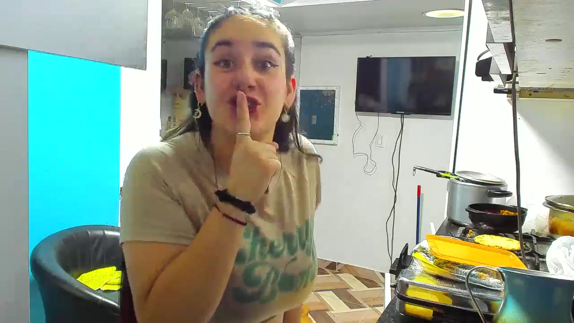 Gallery image thumbnail from Wondertitsxxx's myfreecams stream on, 12/31/2025, 08:19 image 12 of 20