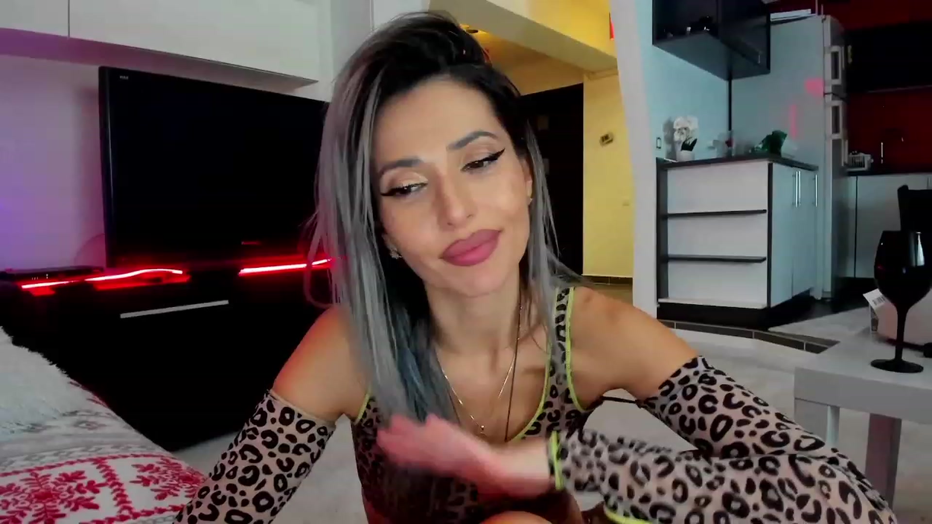 Gallery image thumbnail from WondrAssWoman's myfreecams stream on, 02/03/2024, 04:16 image 18 of 20