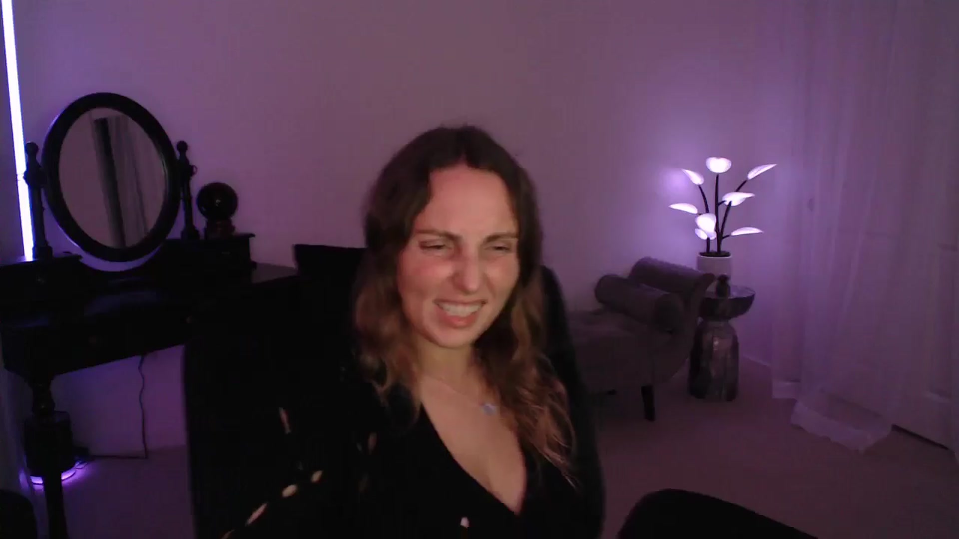 Gallery image thumbnail from WorldofMoody's myfreecams stream on, 04/20/2025, 07:53 image 4 of 20