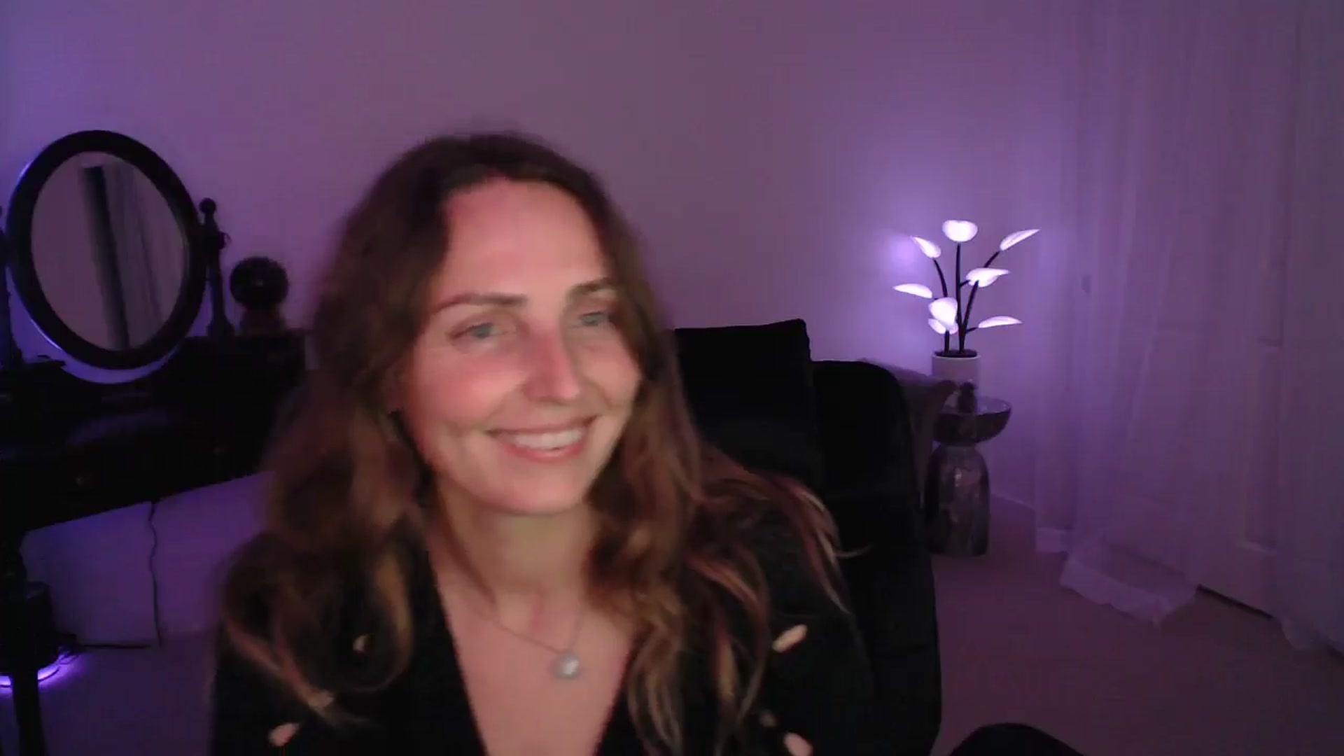 Gallery image thumbnail from WorldofMoody's myfreecams stream on, 04/20/2025, 07:53 image 7 of 20