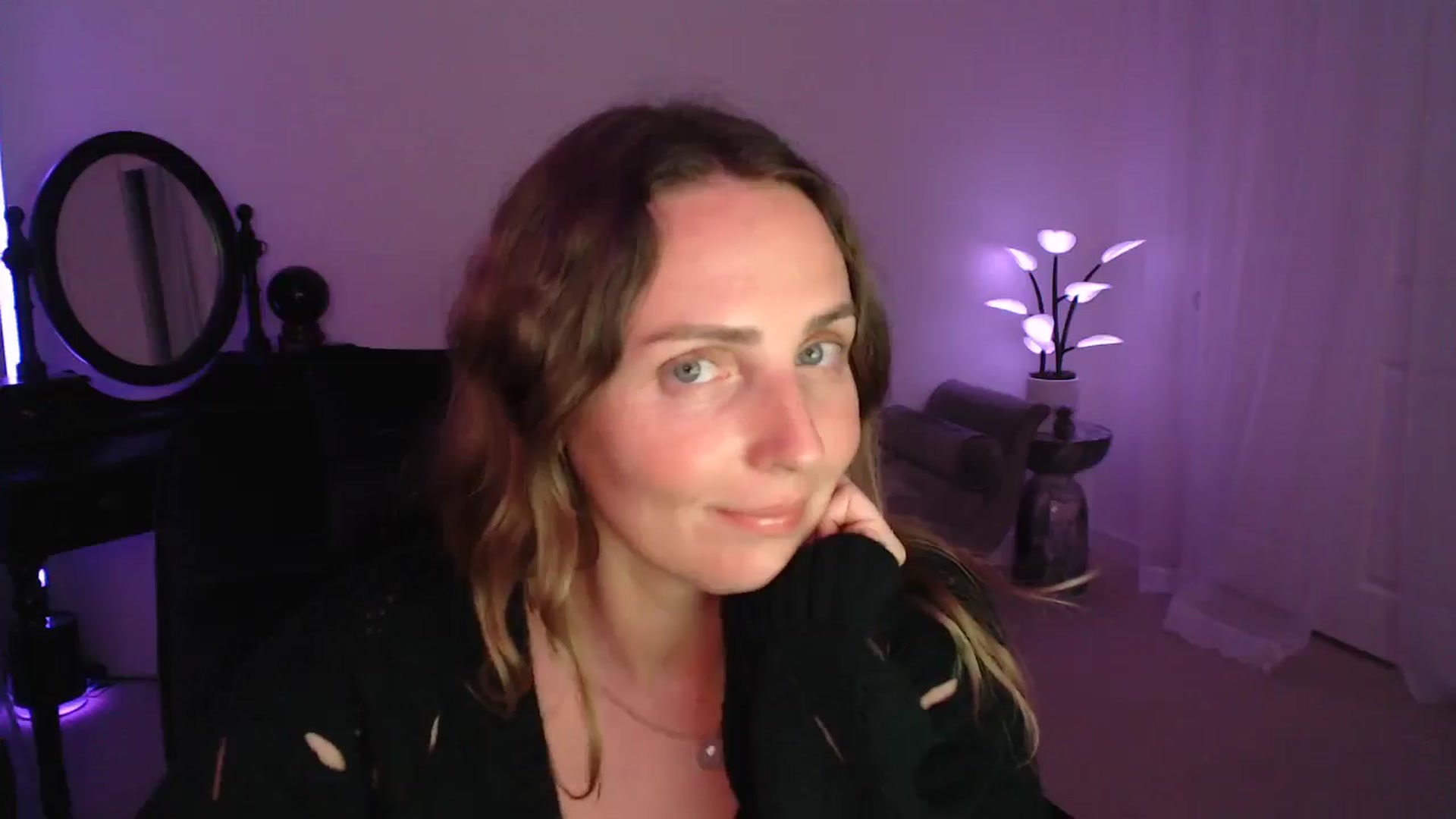 Gallery image thumbnail from WorldofMoody's myfreecams stream on, 04/20/2025, 09:28 image 9 of 20