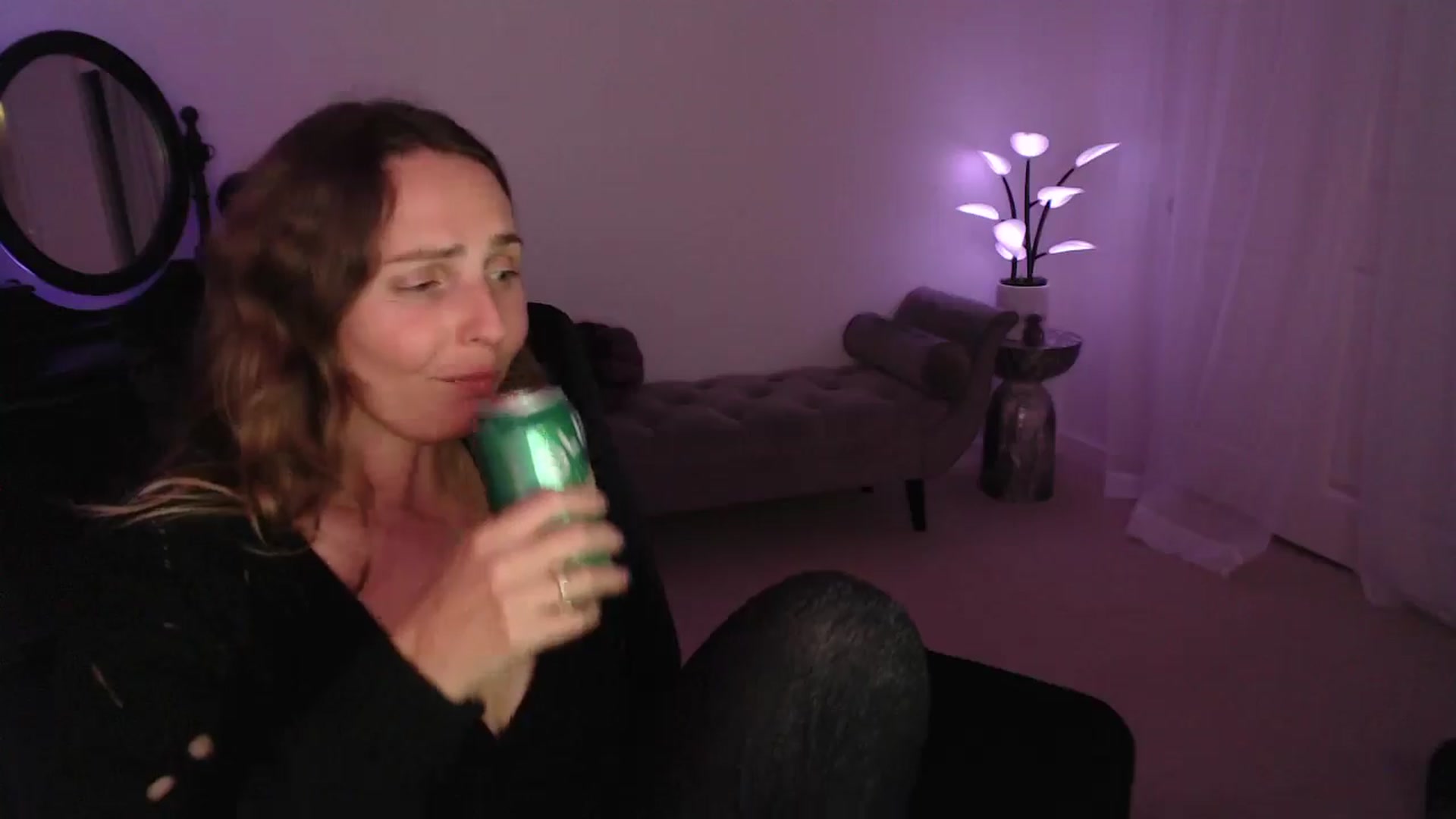 Gallery image thumbnail from WorldofMoody's myfreecams stream on, 04/20/2025, 09:28 image 5 of 20