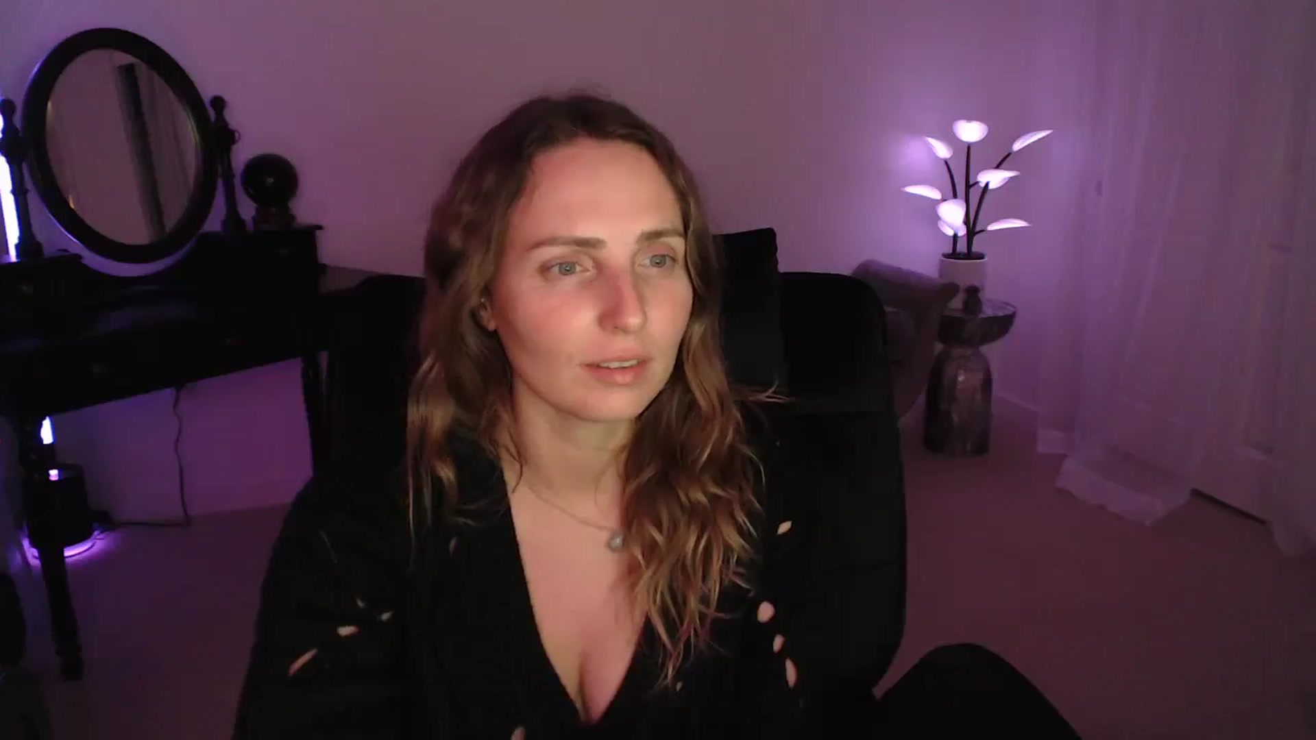 Gallery image thumbnail from WorldofMoody's myfreecams stream on, 04/20/2025, 09:28 image 7 of 20