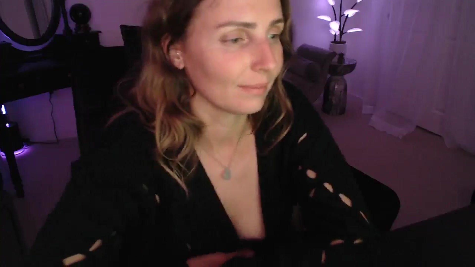 Gallery image thumbnail from WorldofMoody's myfreecams stream on, 04/20/2025, 09:28 image 18 of 20