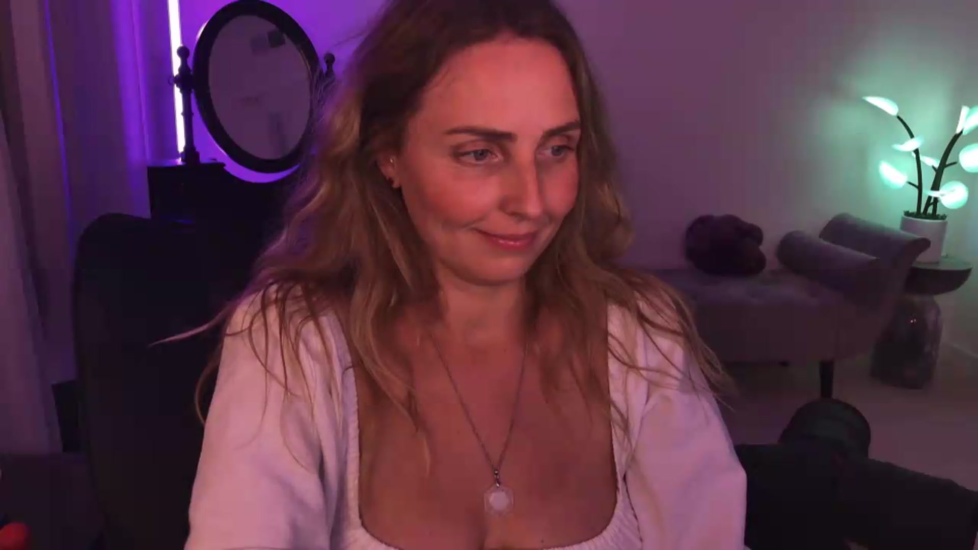 Gallery image thumbnail from WorldofMoody's myfreecams stream on, 05/25/2026, 07:01 image 4 of 20