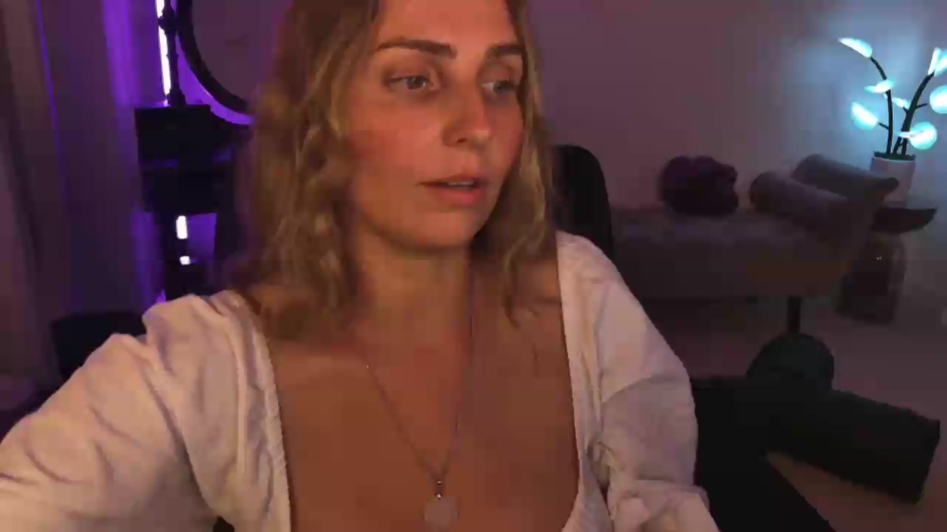 Gallery image thumbnail from WorldofMoody's myfreecams stream on, 05/25/2026, 07:01 image 1 of 20