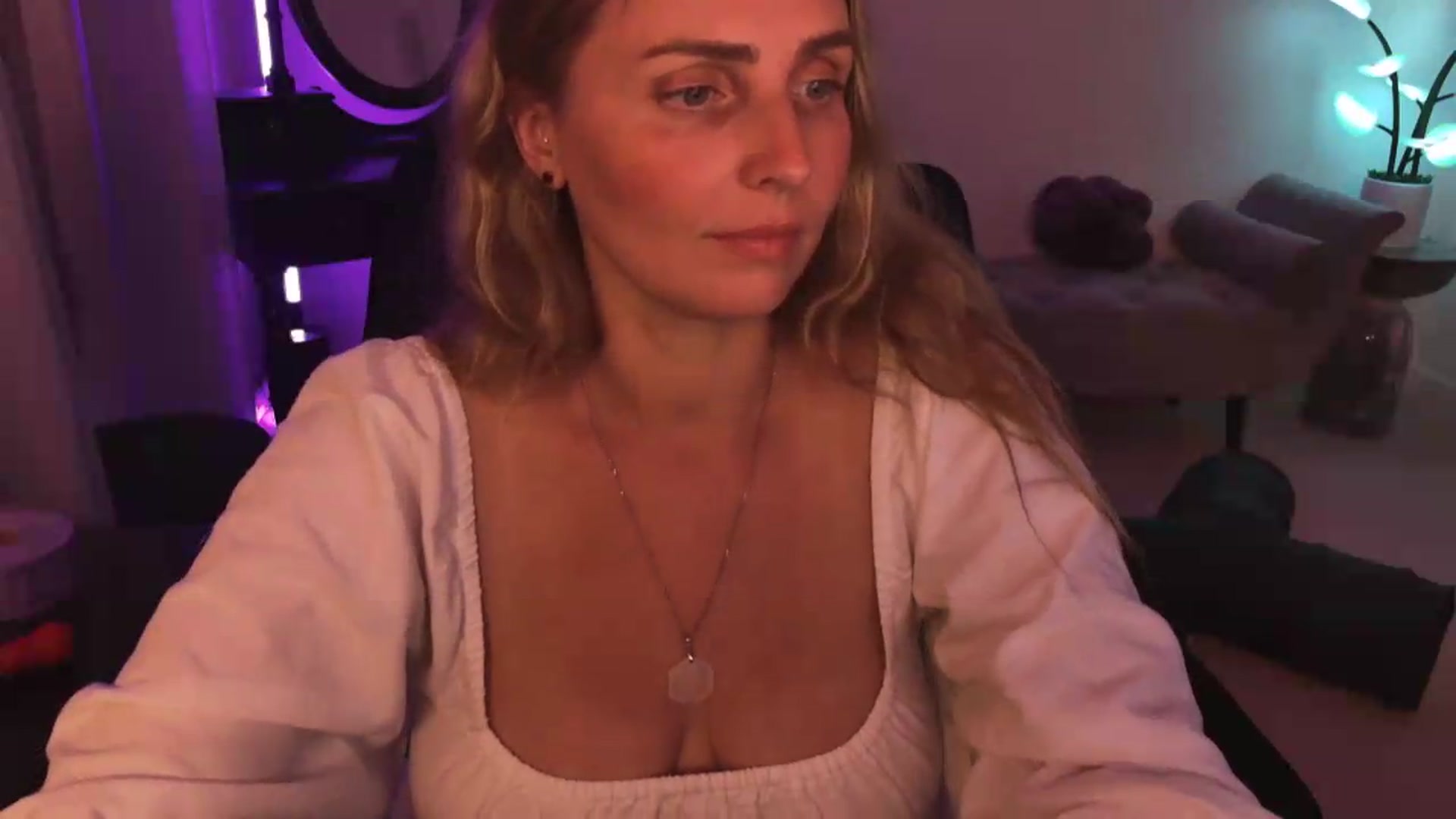 Gallery image thumbnail from WorldofMoody's myfreecams stream on, 05/25/2026, 07:01 image 2 of 20