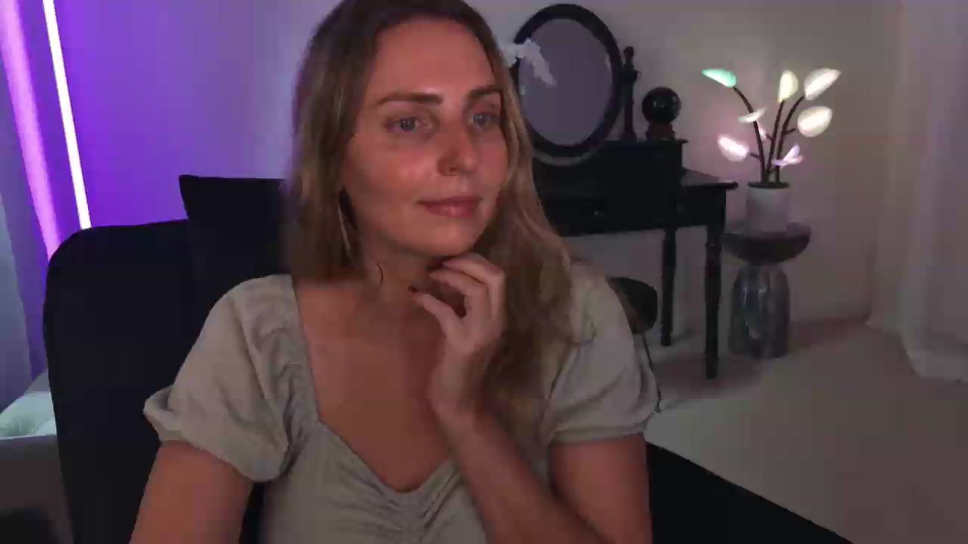 Gallery image thumbnail from WorldofMoody's myfreecams stream on, 05/28/2026, 19:19 image 1 of 20