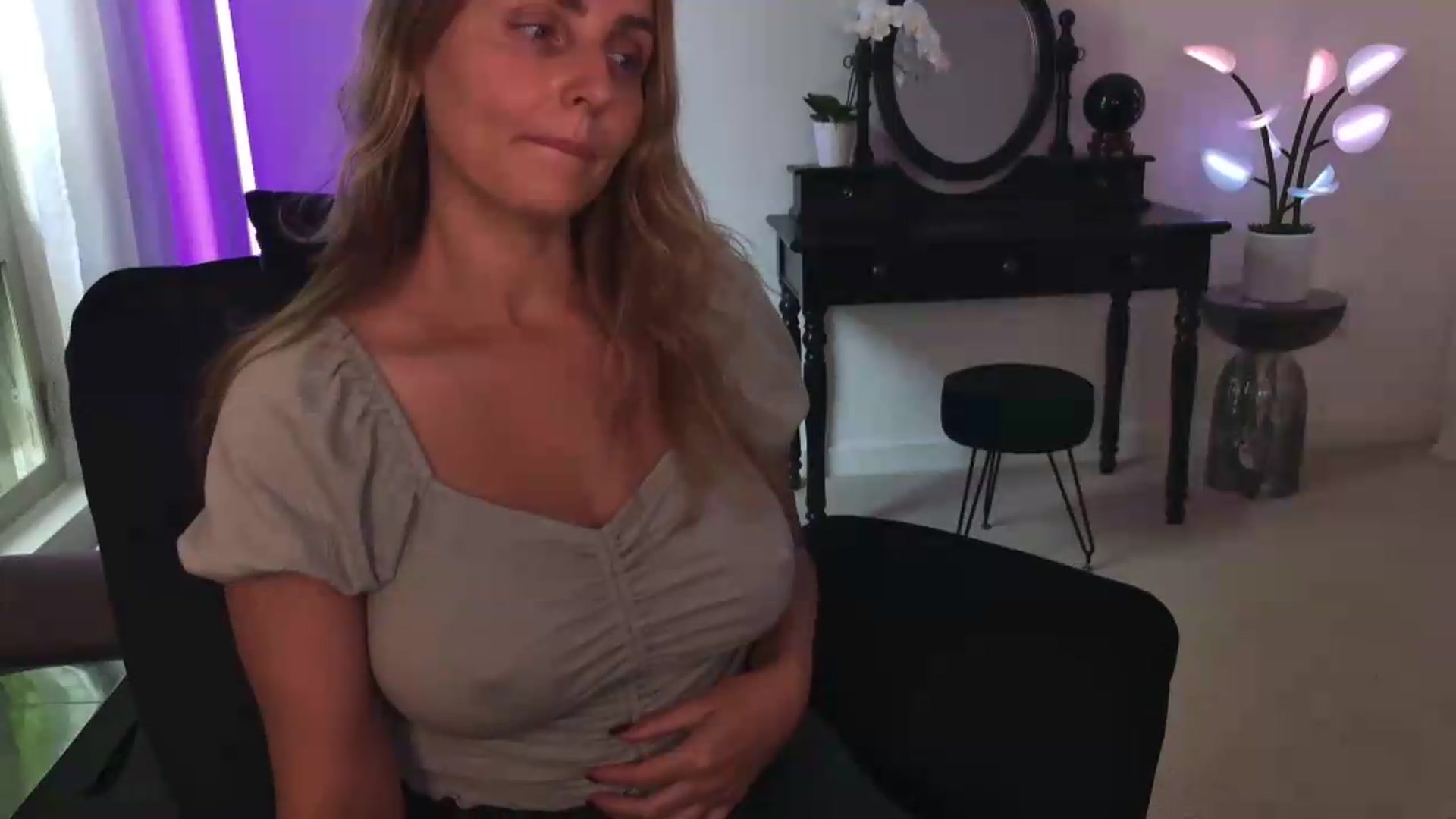 Gallery image thumbnail from WorldofMoody's myfreecams stream on, 05/28/2026, 19:19 image 10 of 20