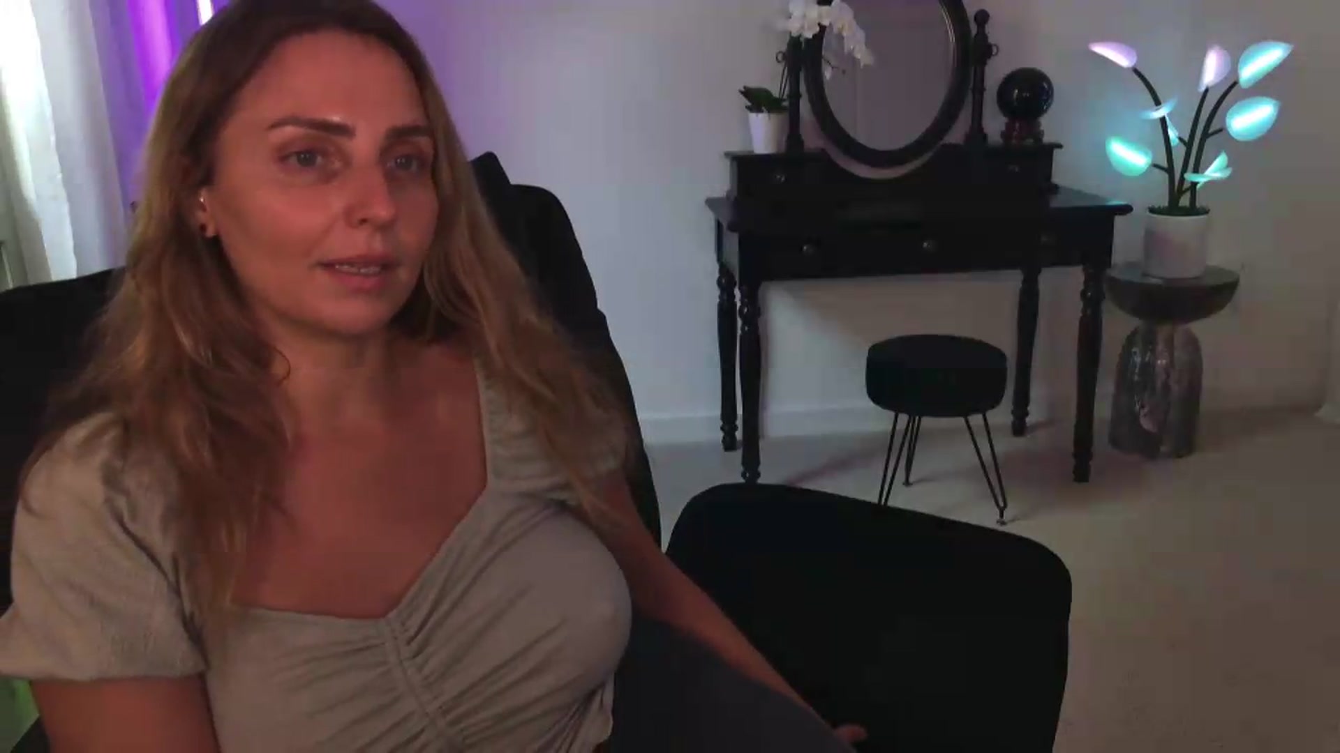 Gallery image thumbnail from WorldofMoody's myfreecams stream on, 05/28/2026, 19:19 image 9 of 20
