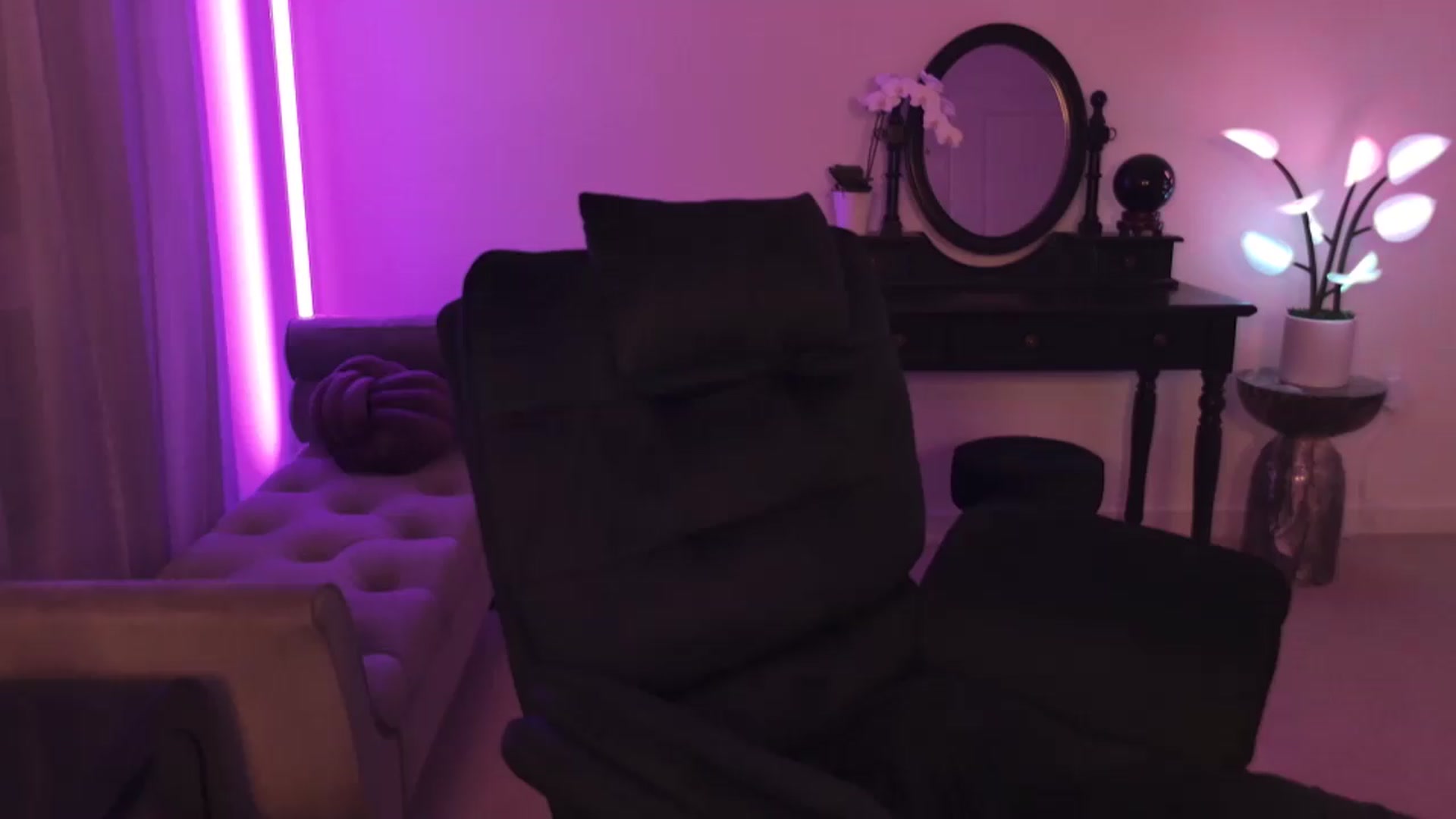 Gallery image thumbnail from WorldofMoody's myfreecams stream on, 05/31/2026, 09:13 image 3 of 20