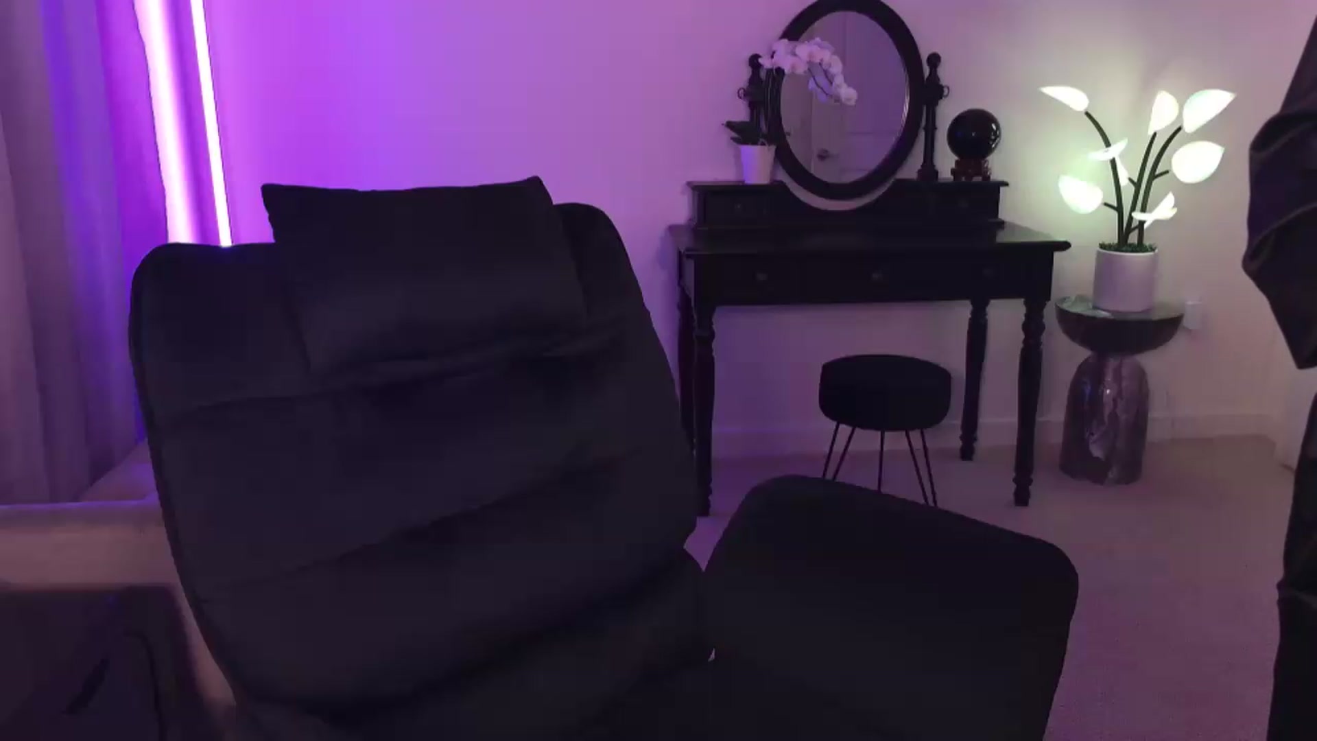 Gallery image thumbnail from WorldofMoody's myfreecams stream on, 06/04/2026, 09:21 image 11 of 20