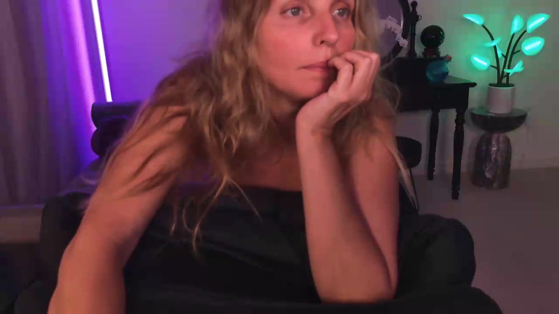 Gallery image thumbnail from WorldofMoody's myfreecams stream on, 06/06/2026, 08:03 image 11 of 20