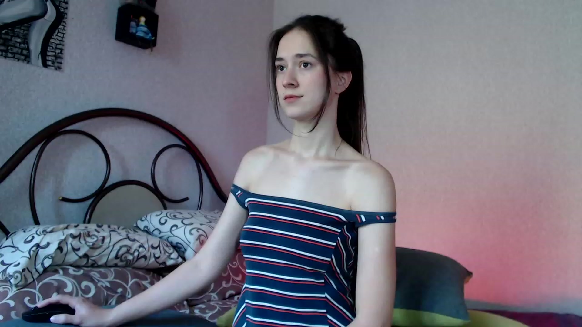 Gallery image thumbnail from Wow__kelly's myfreecams stream on, 09/17/2023, 12:27 image 18 of 20