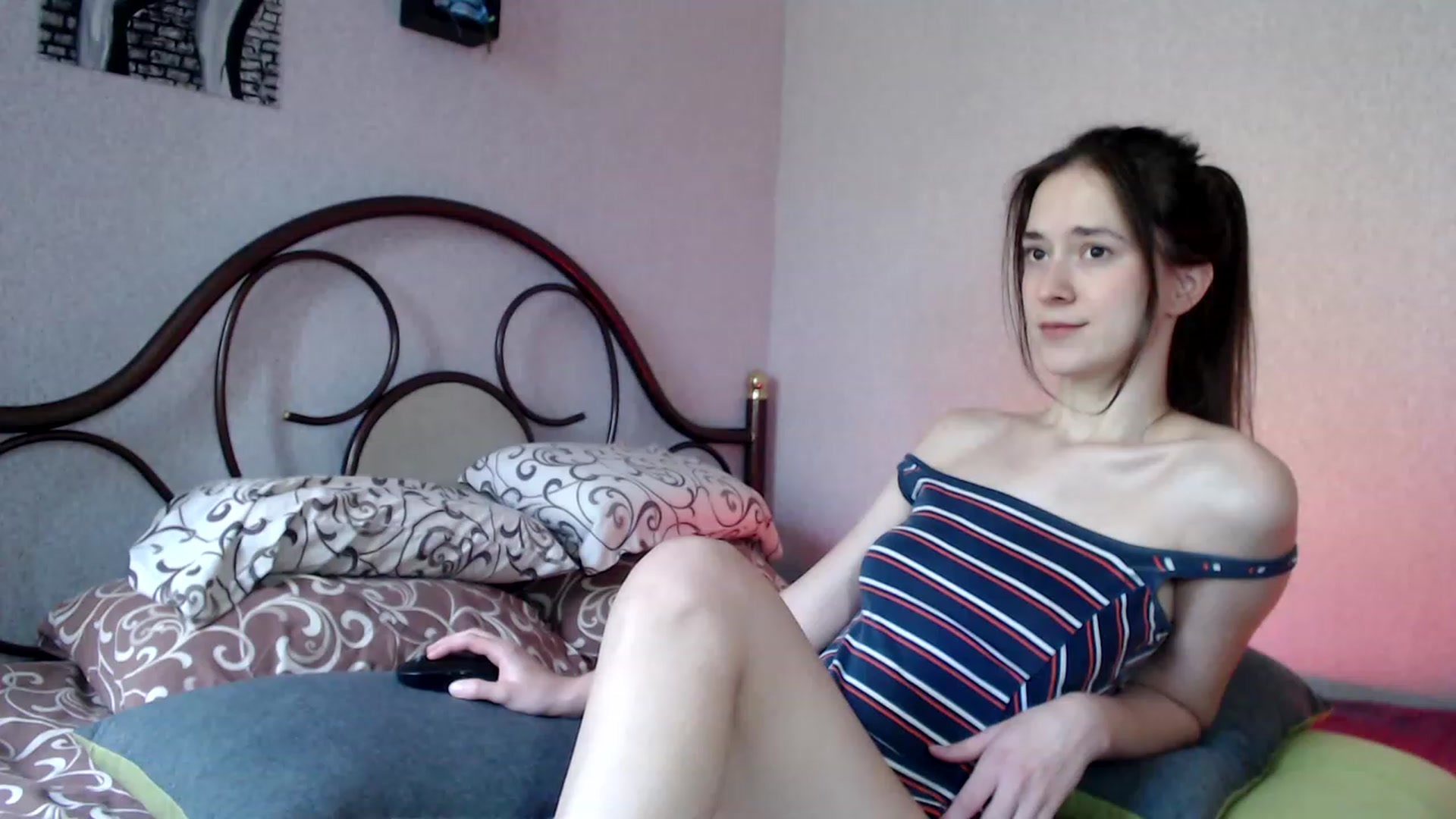 Gallery image thumbnail from Wow__kelly's myfreecams stream on, 09/17/2023, 12:27 image 7 of 20