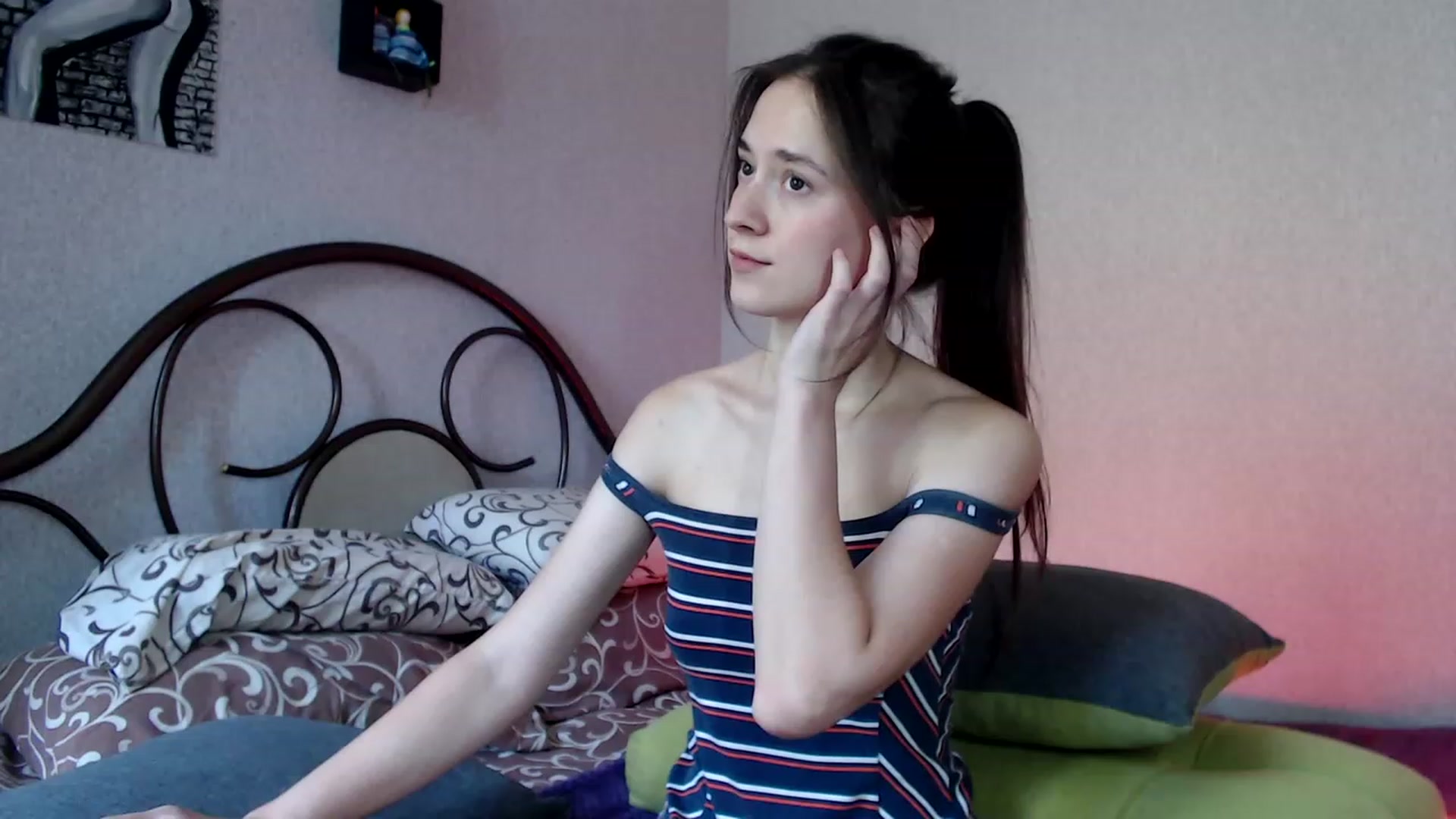 Gallery image thumbnail from Wow__kelly's myfreecams stream on, 09/17/2023, 12:38 image 5 of 20