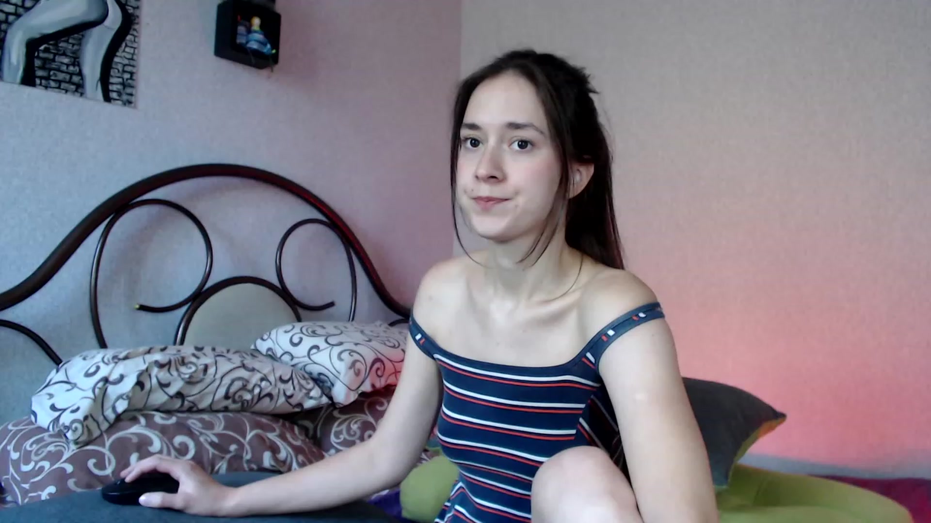 Gallery image thumbnail from Wow__kelly's myfreecams stream on, 09/17/2023, 14:12 image 4 of 20