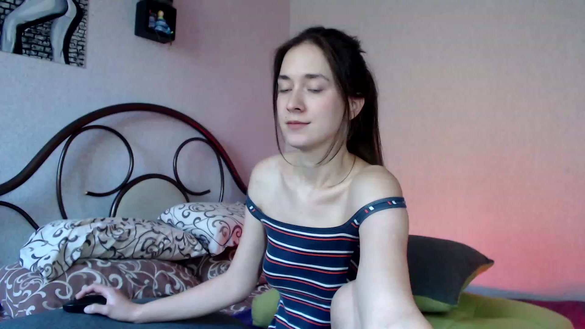 Gallery image thumbnail from Wow__kelly's myfreecams stream on, 09/17/2023, 14:12 image 3 of 20