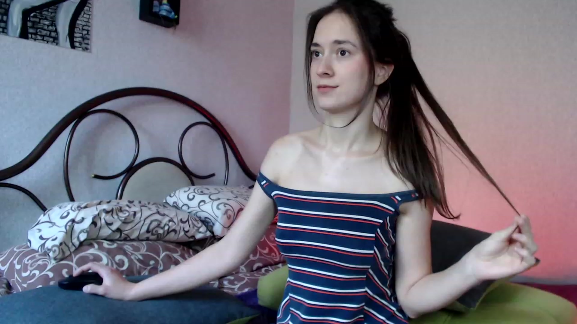Gallery image thumbnail from Wow__kelly's myfreecams stream on, 09/17/2023, 14:12 image 7 of 20