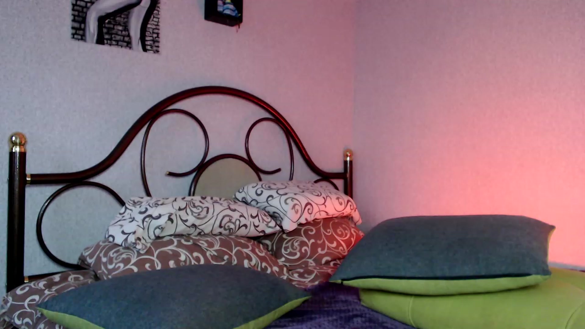 Gallery image thumbnail from Wow__kelly's myfreecams stream on, 09/17/2023, 17:19 image 2 of 20