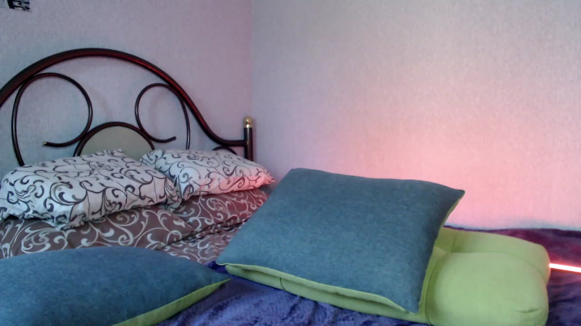 Gallery image thumbnail from Wow__kelly's myfreecams stream on, 09/18/2023, 14:55 image 13 of 20