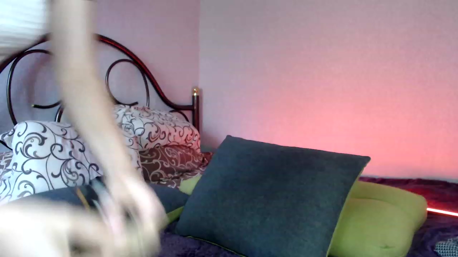 Gallery image thumbnail from Wow__kelly's myfreecams stream on, 09/22/2023, 14:53 image 17 of 20