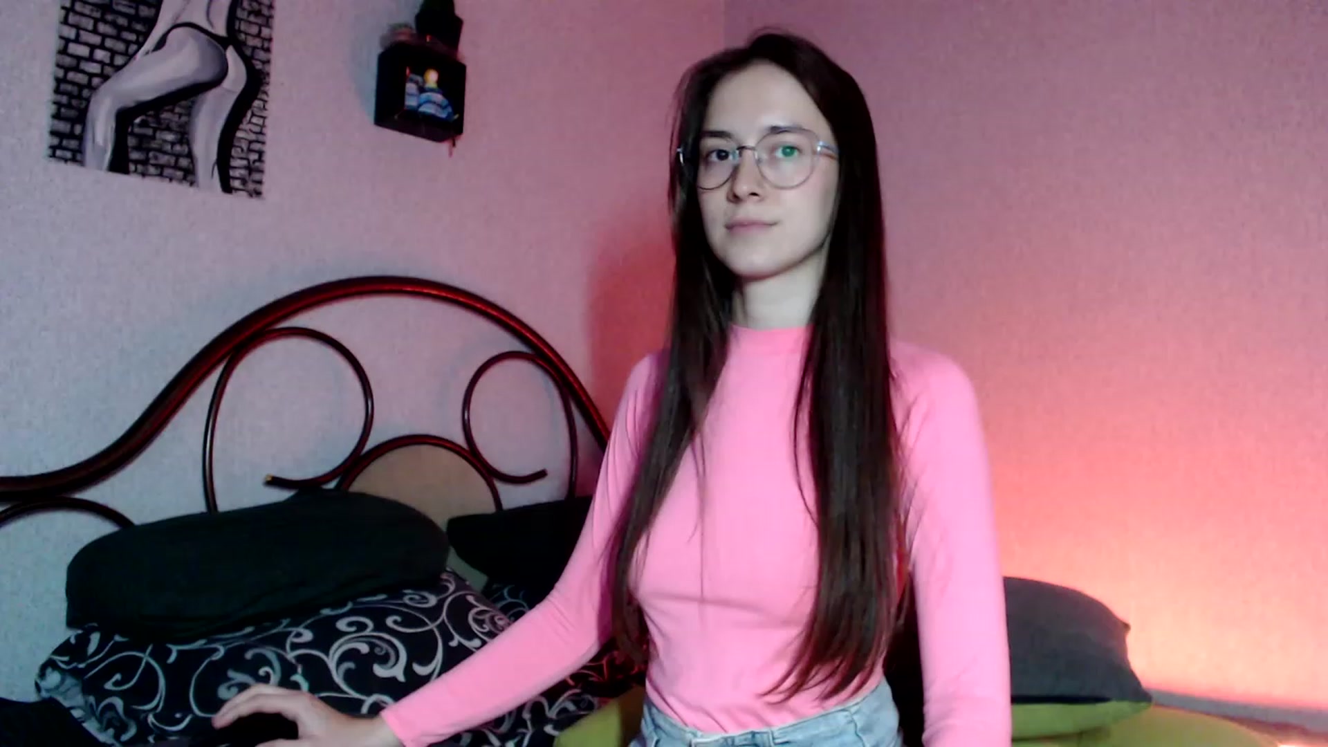 Gallery image thumbnail from Wow__kelly's myfreecams stream on, 10/08/2023, 16:08 image 18 of 20