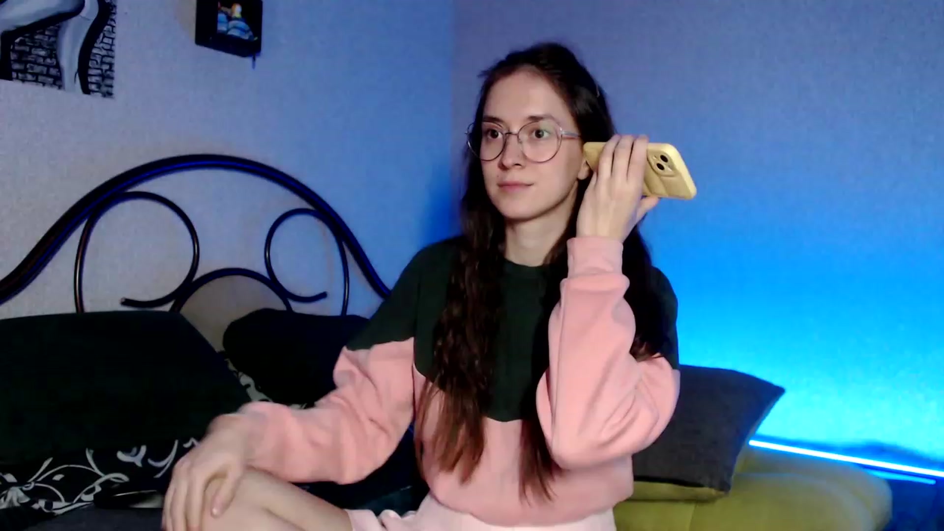 Gallery image thumbnail from Wow__kelly's myfreecams stream on, 10/09/2023, 17:33 image 19 of 20