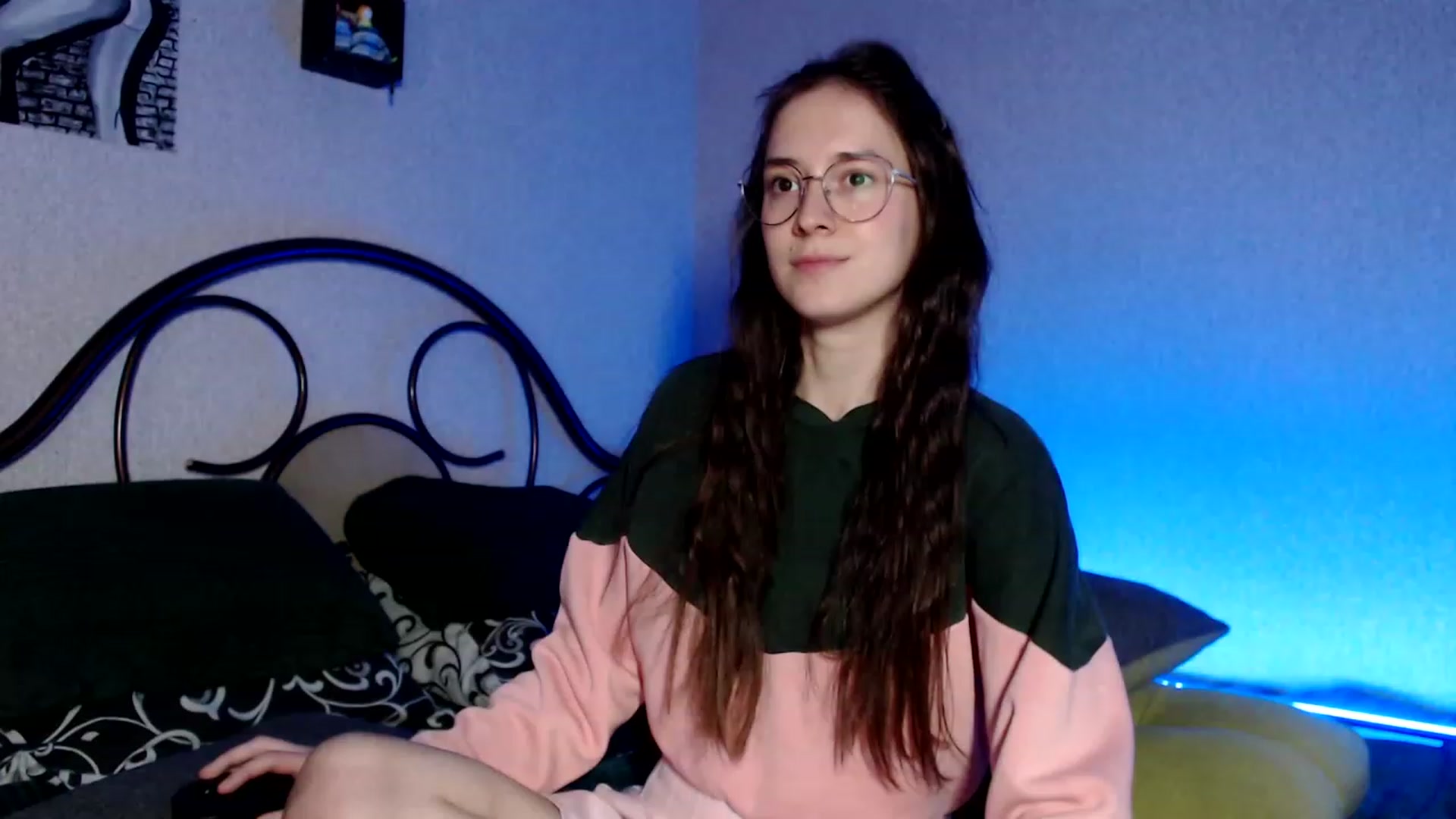 Gallery image thumbnail from Wow__kelly's myfreecams stream on, 10/09/2023, 17:33 image 15 of 20