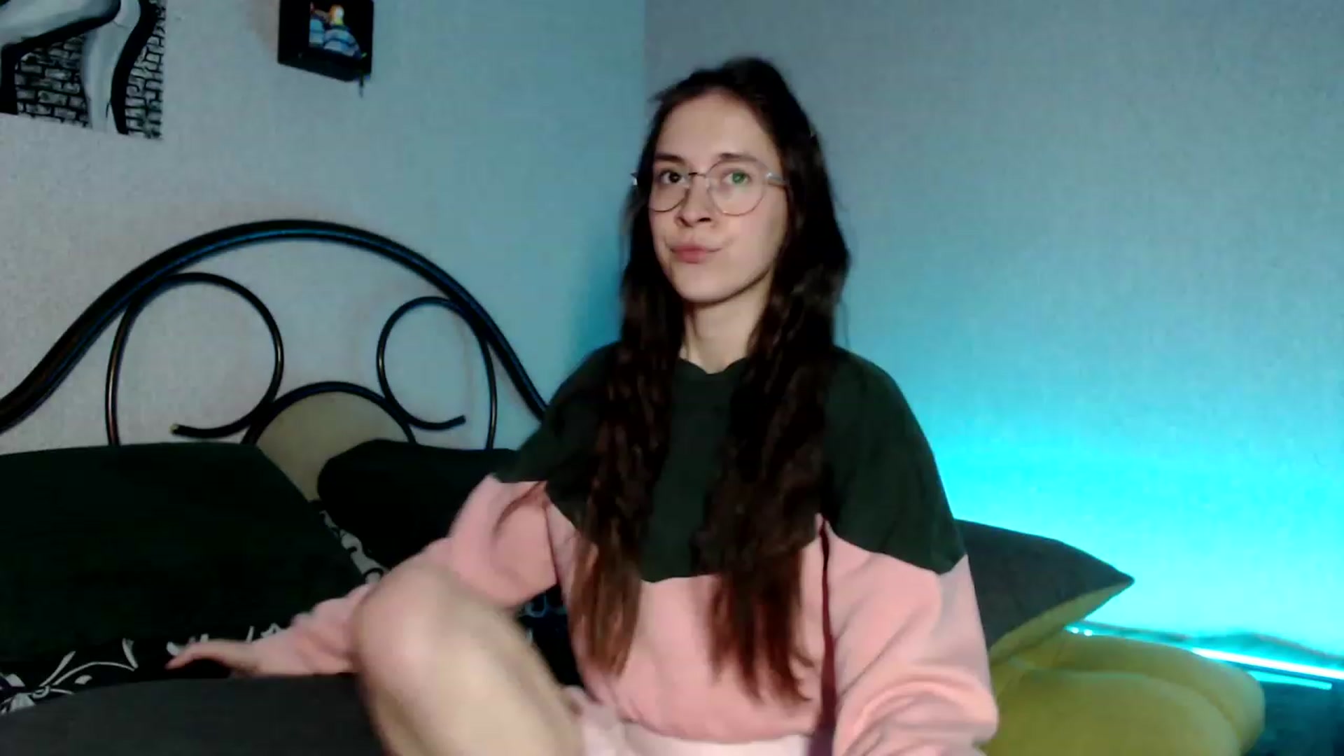 Gallery image thumbnail from Wow__kelly's myfreecams stream on, 10/09/2023, 17:33 image 14 of 20