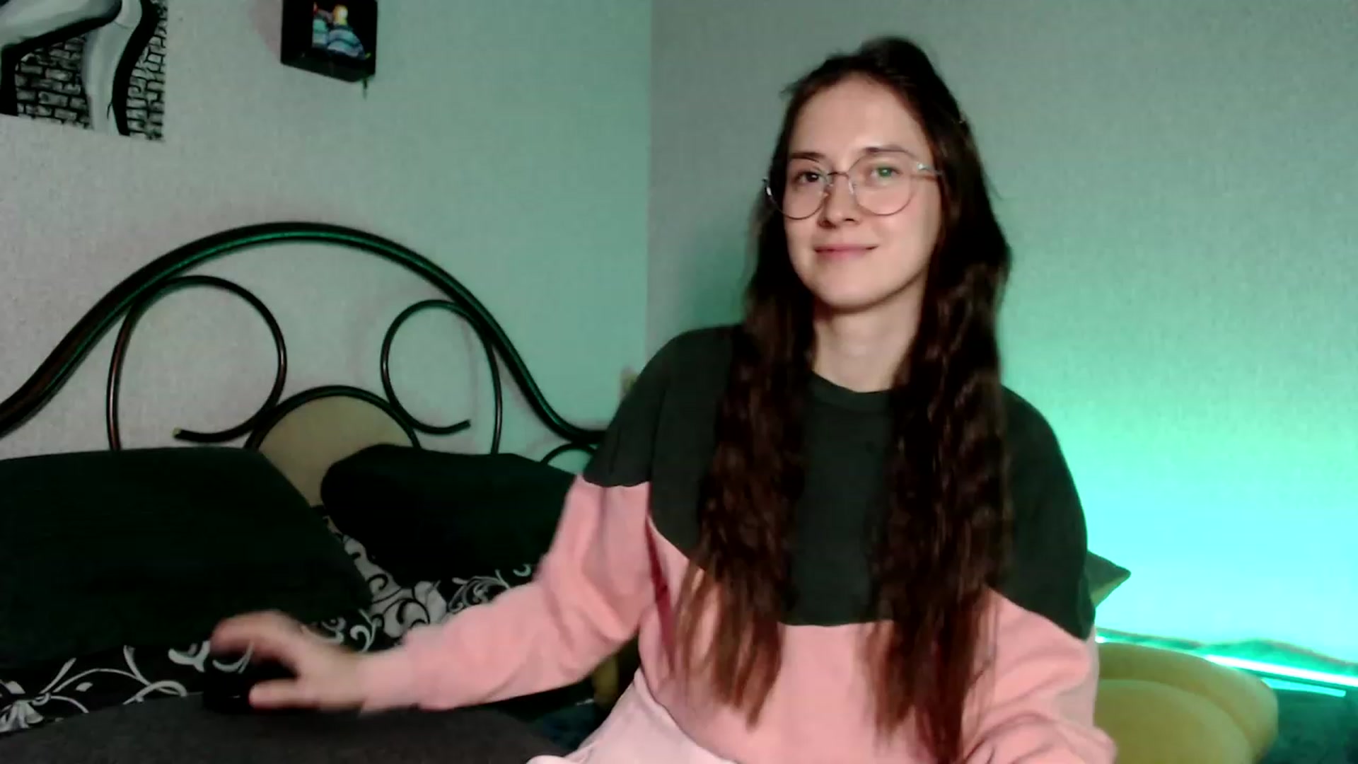 Gallery image thumbnail from Wow__kelly's myfreecams stream on, 10/09/2023, 17:33 image 17 of 20