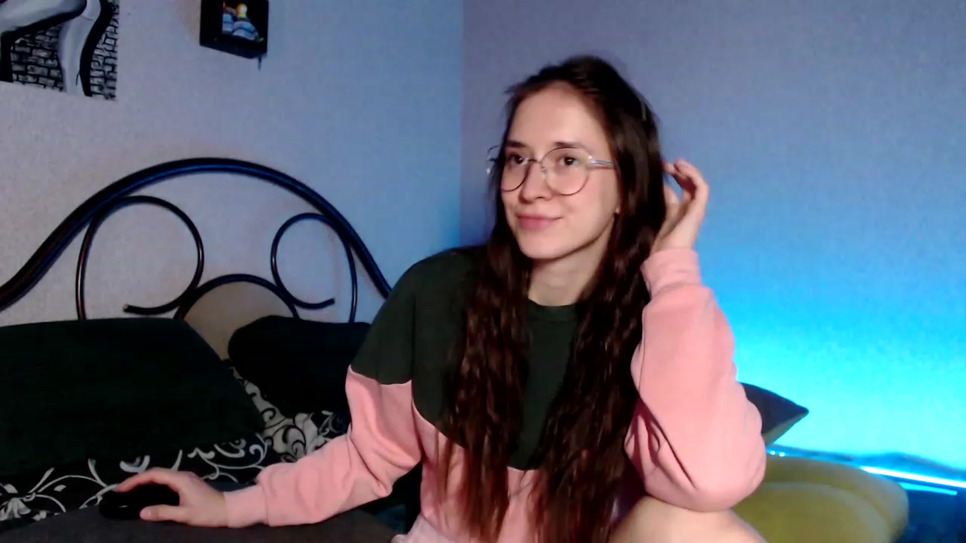 Gallery image thumbnail from Wow__kelly's myfreecams stream on, 10/09/2023, 17:33 image 16 of 20