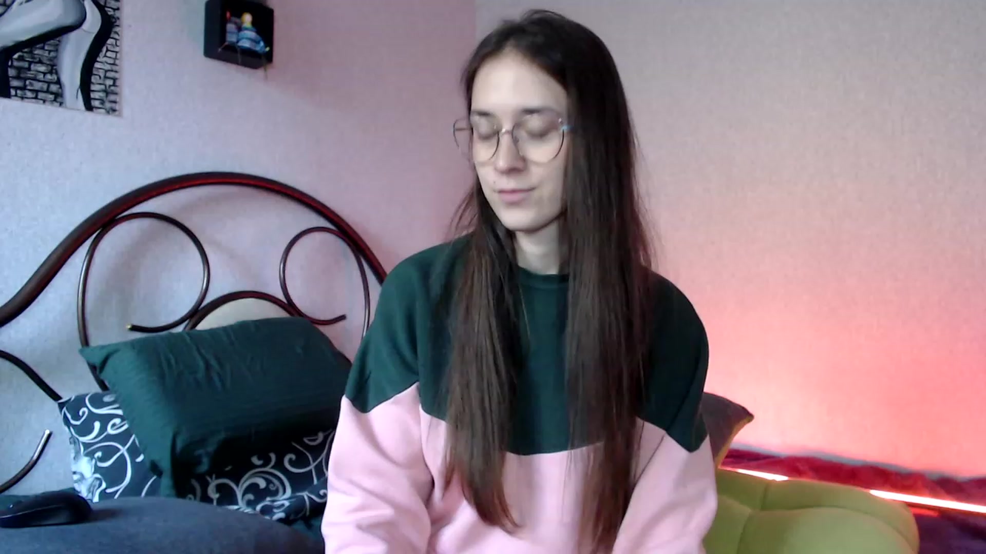 Gallery image thumbnail from Wow__kelly's myfreecams stream on, 10/12/2023, 14:31 image 9 of 20
