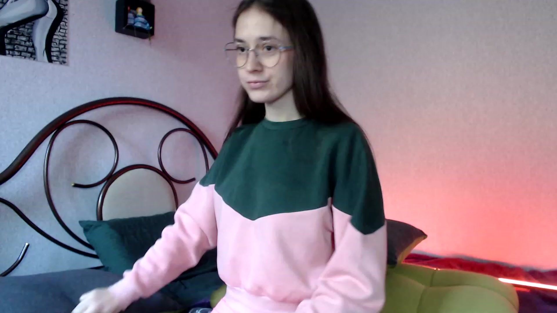 Gallery image thumbnail from Wow__kelly's myfreecams stream on, 10/12/2023, 14:31 image 11 of 20